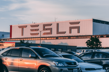 Tesla solicita enviar autos al taller